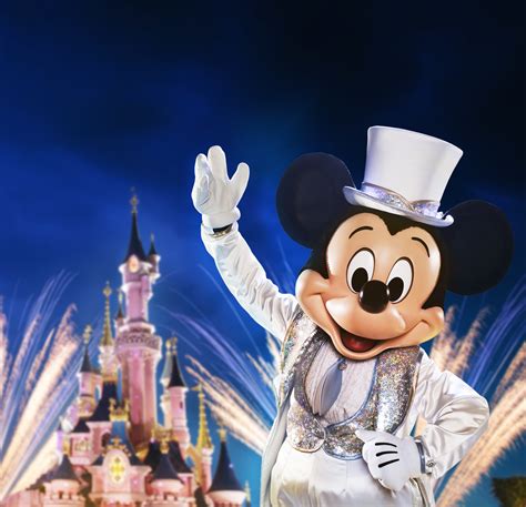 Join the Magic with Mickey Mouse's Hat: A Guide to Disney Park Attractions